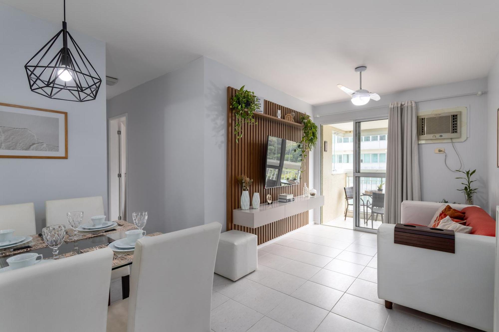 Apto 2 Quartos Com Varanda Em Frente Ao Riocentro Barra Olimpica Wi-fi Rapido Piscina Cozinha Completa E Estacionamento Portaria 24h Sala Homeoffice Brinquedoteca E Parquinho Infantil Ideal Grupos Familias E A Trabalho Apartamento Rio de Janeiro