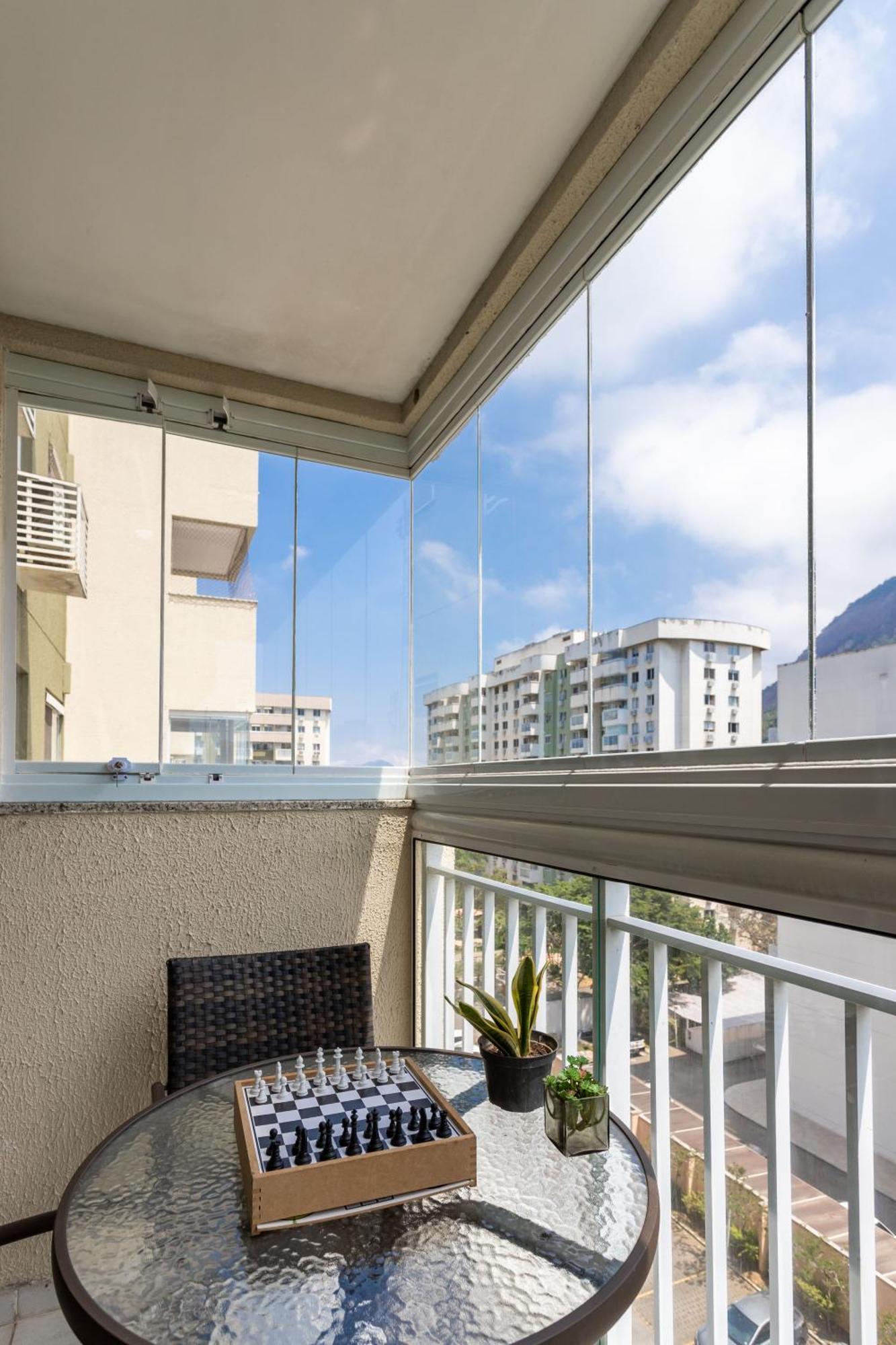 Apartamento Apto 2 Quartos Com Varanda Em Frente Ao Riocentro Barra Olimpica Wi-fi Rapido Piscina Cozinha Completa E Estacionamento Portaria 24h Sala Homeoffice Brinquedoteca E Parquinho Infantil Ideal Grupos Familias E A Trabalho