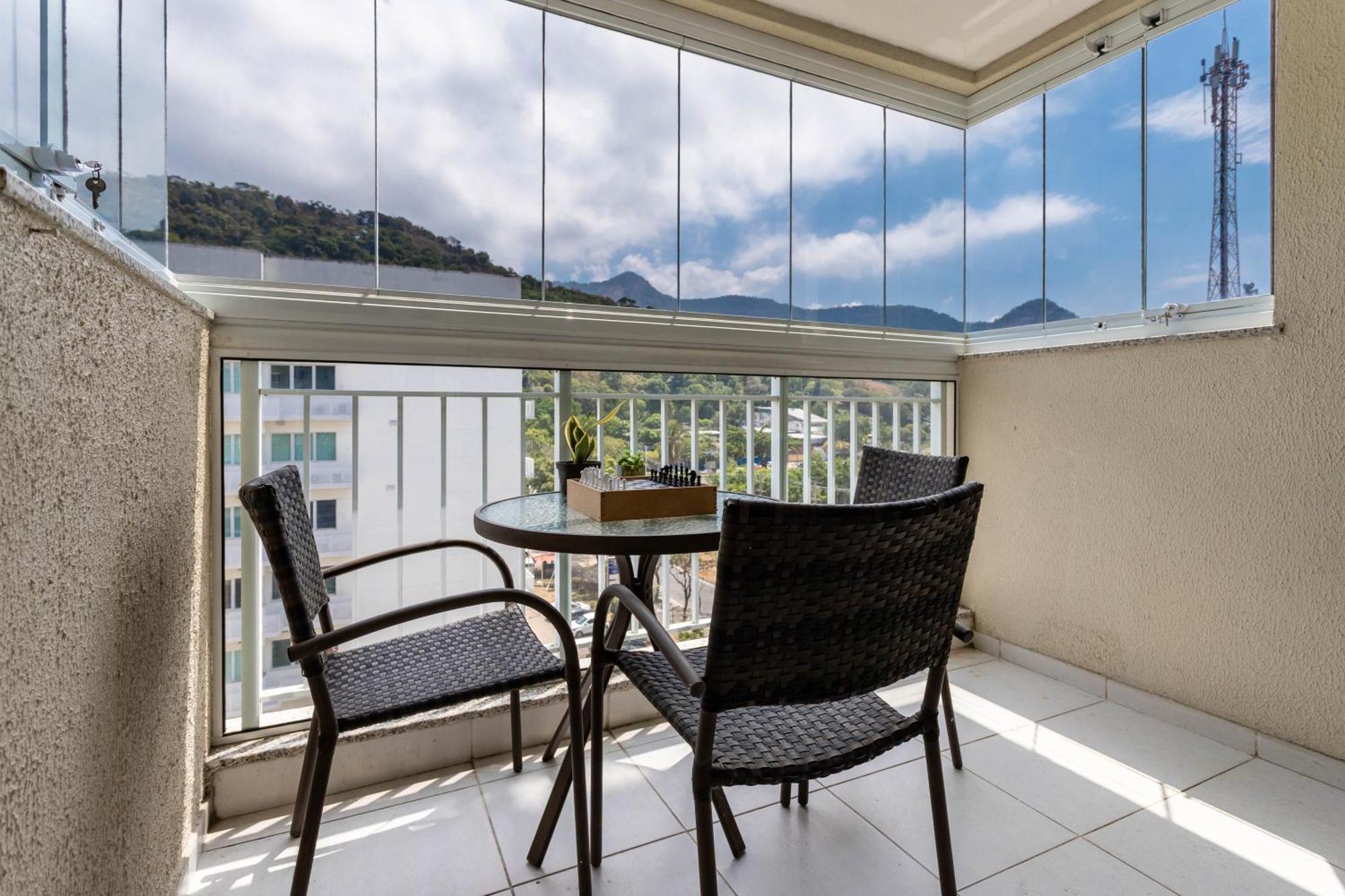 Apto 2 Quartos Com Varanda Em Frente Ao Riocentro Barra Olimpica Wi-fi Rapido Piscina Cozinha Completa E Estacionamento Portaria 24h Sala Homeoffice Brinquedoteca E Parquinho Infantil Ideal Grupos Familias E A Trabalho Apartamento Rio de Janeiro