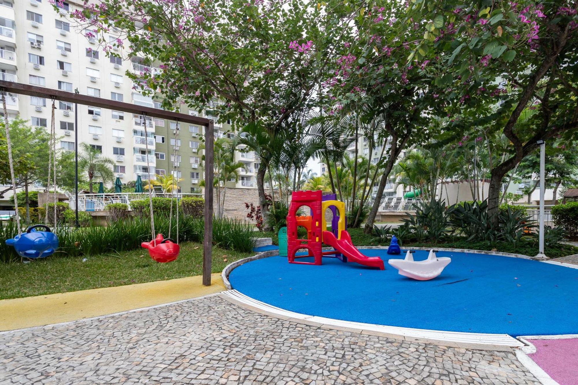 Apartamento Apto 2 Quartos Com Varanda Em Frente Ao Riocentro Barra Olimpica Wi-fi Rapido Piscina Cozinha Completa E Estacionamento Portaria 24h Sala Homeoffice Brinquedoteca E Parquinho Infantil Ideal Grupos Familias E A Trabalho Rio de Janeiro