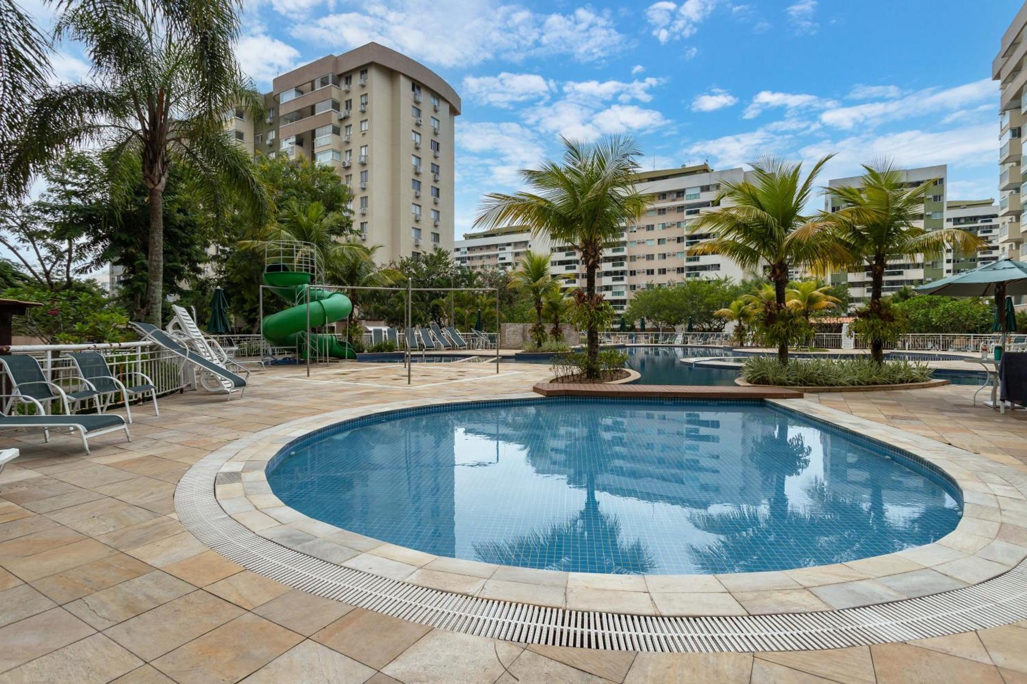 Apto 2 Quartos Com Varanda Em Frente Ao Riocentro Barra Olimpica Wi-fi Rapido Piscina Cozinha Completa E Estacionamento Portaria 24h Sala Homeoffice Brinquedoteca E Parquinho Infantil Ideal Grupos Familias E A Trabalho Rio de Janeiro