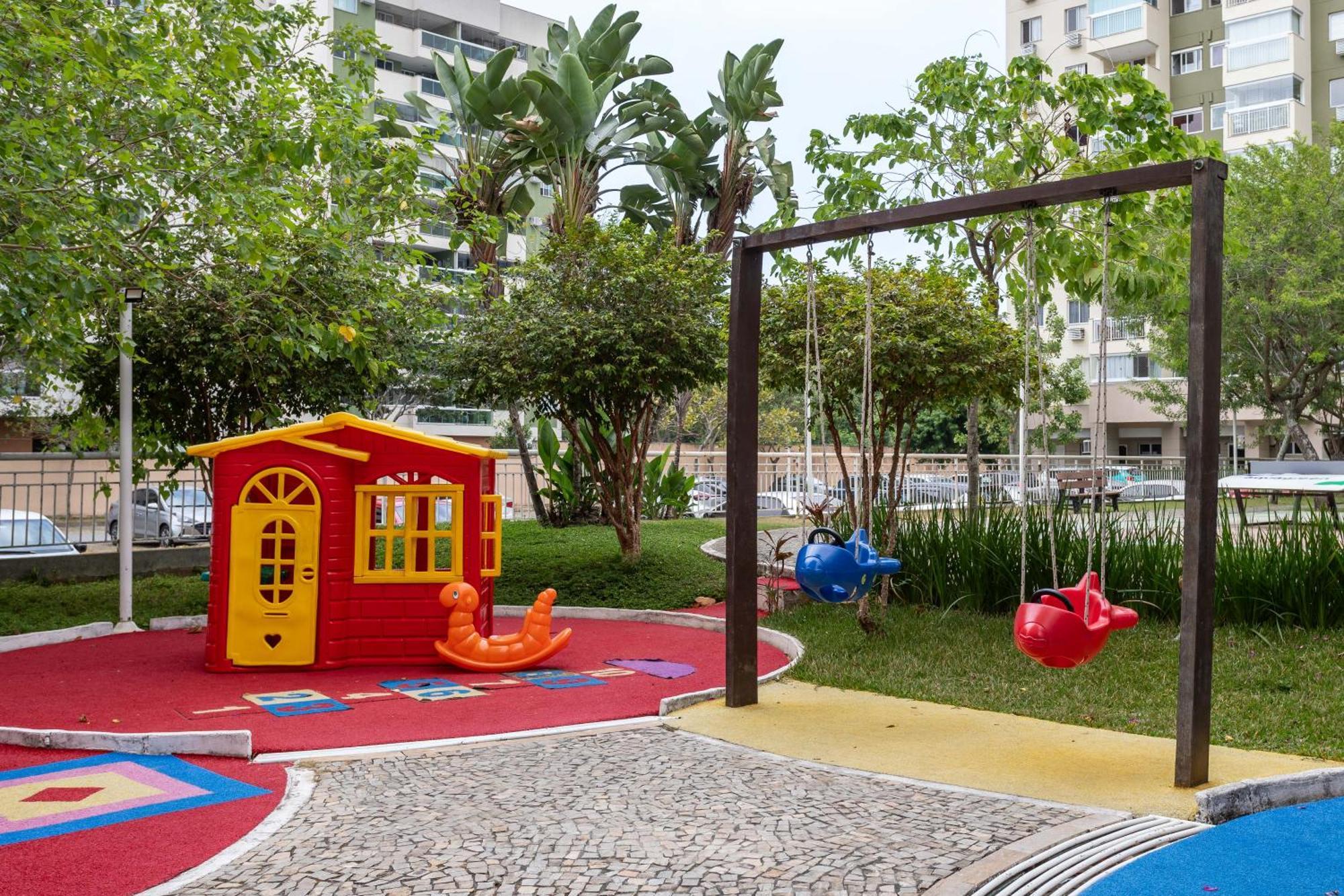 Apto 2 Quartos Com Varanda Em Frente Ao Riocentro Barra Olimpica Wi-fi Rapido Piscina Cozinha Completa E Estacionamento Portaria 24h Sala Homeoffice Brinquedoteca E Parquinho Infantil Ideal Grupos Familias E A Trabalho Apartamento *