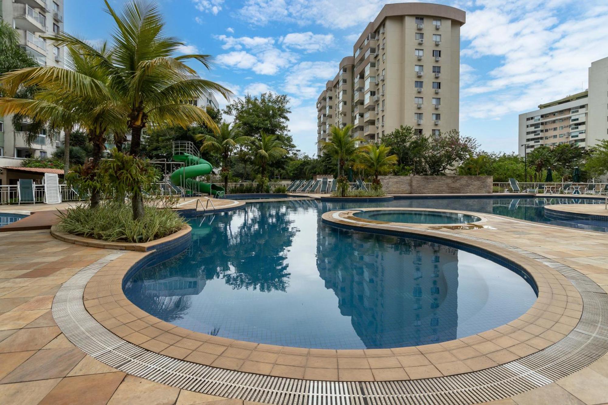 Apto 2 Quartos Com Varanda Em Frente Ao Riocentro Barra Olimpica Wi-fi Rapido Piscina Cozinha Completa E Estacionamento Portaria 24h Sala Homeoffice Brinquedoteca E Parquinho Infantil Ideal Grupos Familias E A Trabalho * Rio de Janeiro