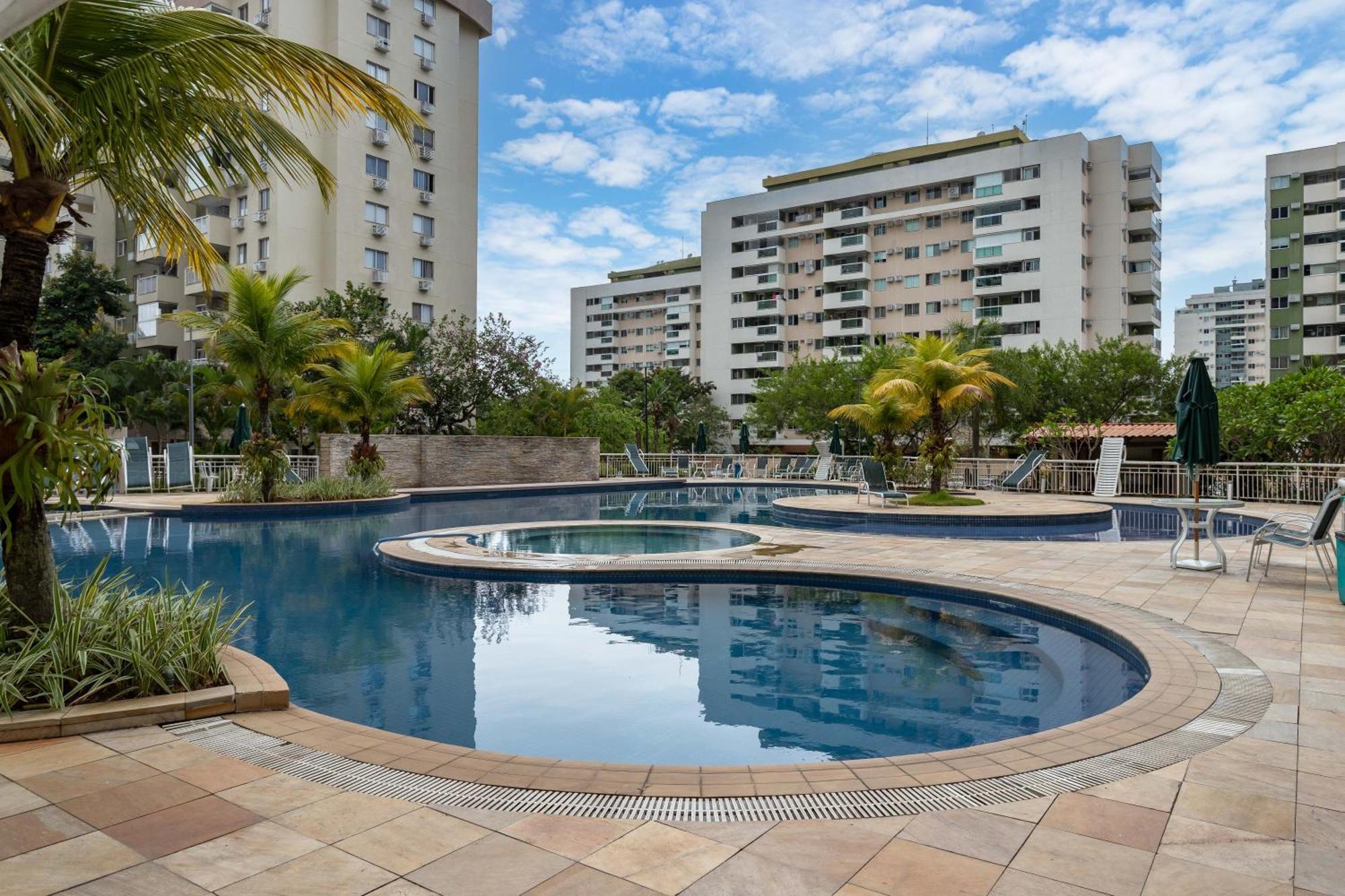 Apto 2 Quartos Com Varanda Em Frente Ao Riocentro Barra Olimpica Wi-fi Rapido Piscina Cozinha Completa E Estacionamento Portaria 24h Sala Homeoffice Brinquedoteca E Parquinho Infantil Ideal Grupos Familias E A Trabalho * Rio de Janeiro